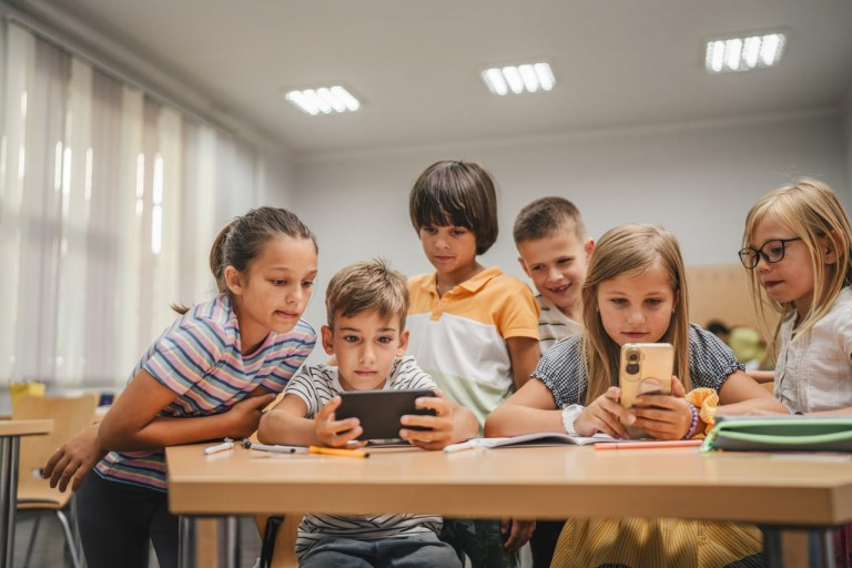 Por que proibir celulares nas escolas foi importante?